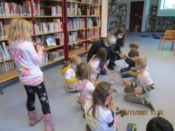 5-Kindergarten-Besuch-Buecherei_small
